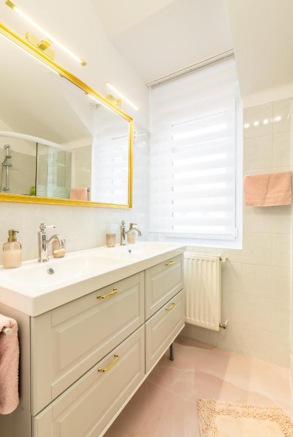 Monarchia Apartman Pearl Mosonmagyaróvár Eksteriør billede